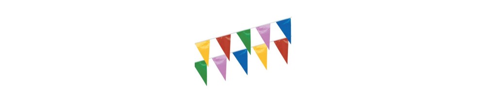 Grinaldas de papel e bandeirolas para decoração de festa